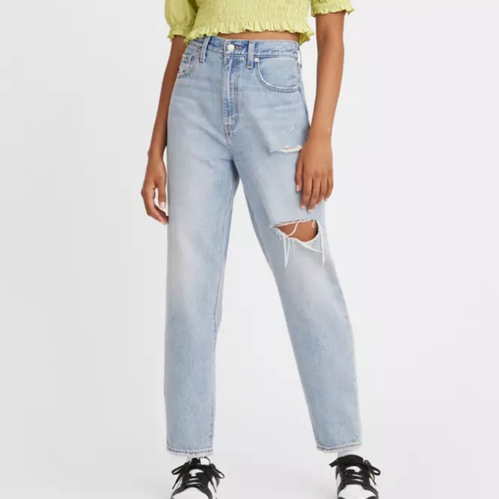 Levi's High Rise Loose Fit Taper Jean Distressed Light Wash Size 30